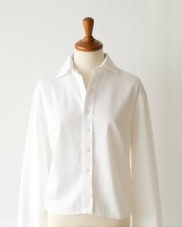 Lightweight linen shirt for urban summer style